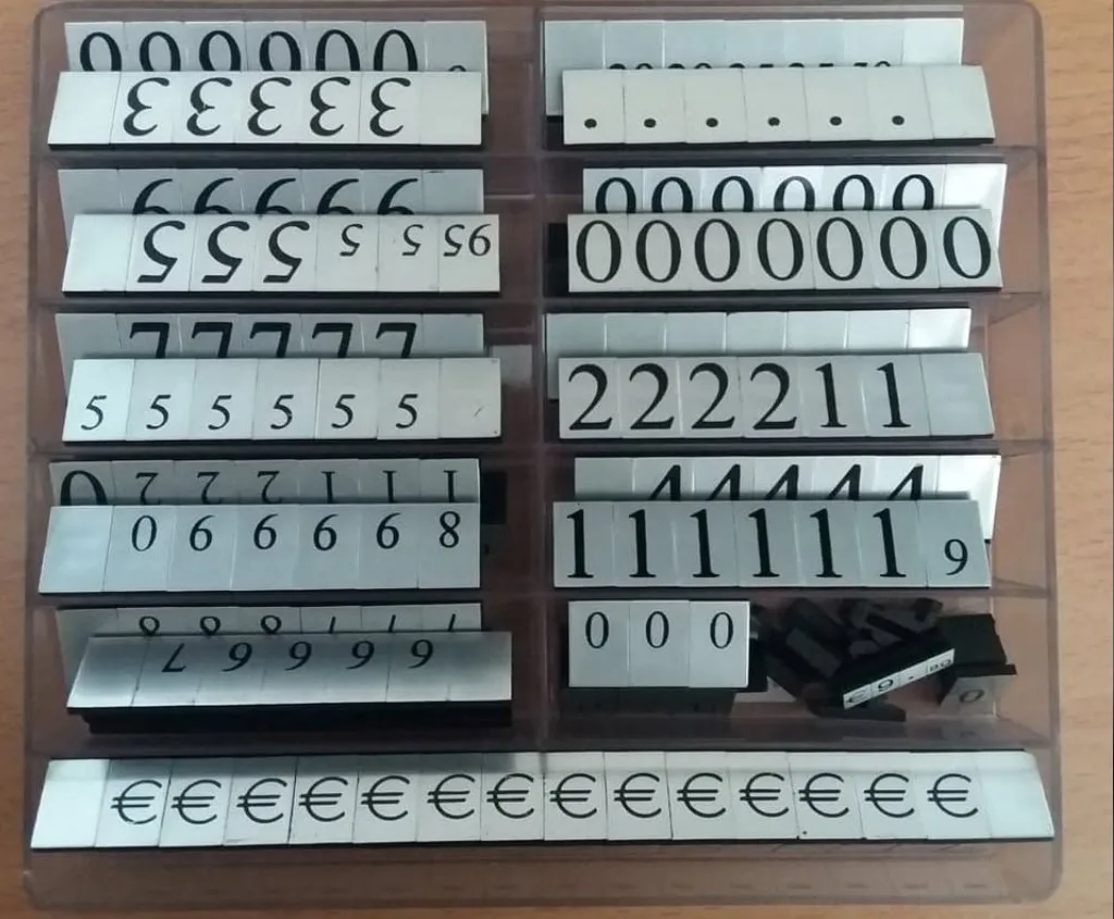 Ταμπελάκια με τιμές για βιτρίνα