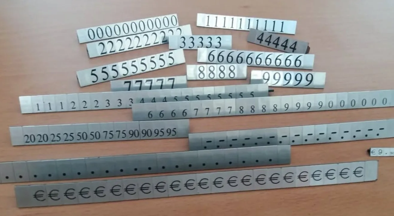 Ταμπελάκια με τιμές για βιτρίνα