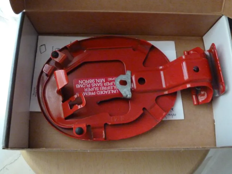 Πορτάκι ρεζερβουάρ βενζίνης Mazda 3 νέο, κόκκινο